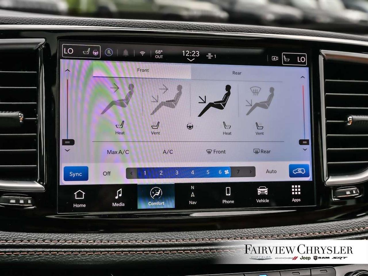 2024 Chrysler Pacifica Pinnacle AWD AWD   PANO ROOF   BROWN LEATHER   REAR SCREENS   BLIND SPOT Photo