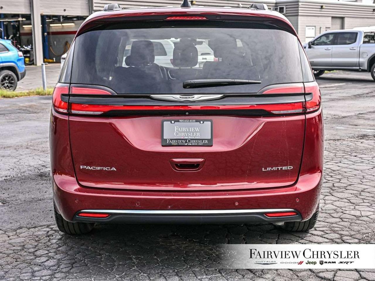 2023 Chrysler Pacifica Limited FWD PANO ROOF   360 CAMERA   CARPLAY   PWR SLIDING DOORS   BLIND SPOT DETECTION Photo