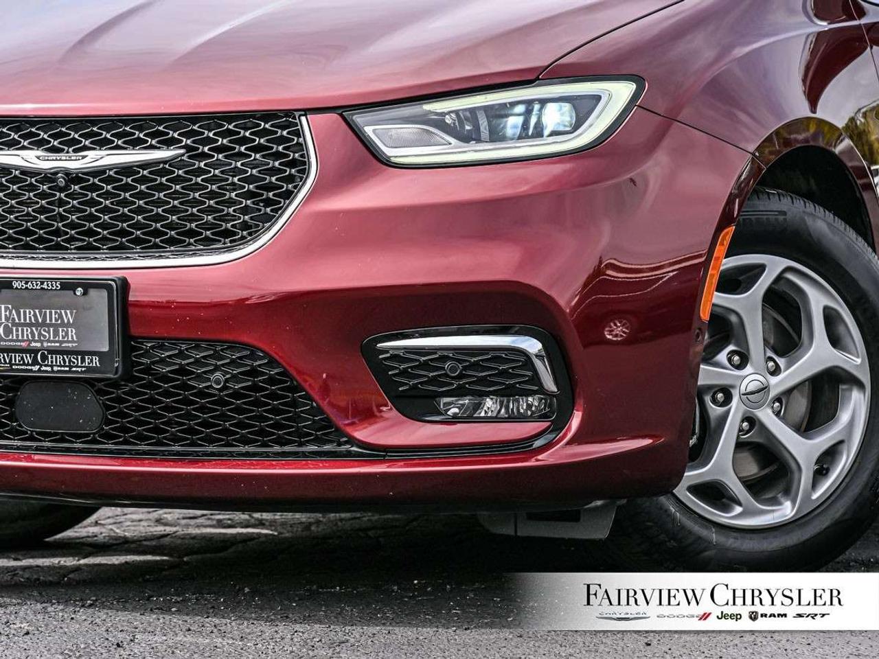 2023 Chrysler Pacifica Limited FWD PANO ROOF   360 CAMERA   CARPLAY   PWR SLIDING DOORS   BLIND SPOT DETECTION Photo