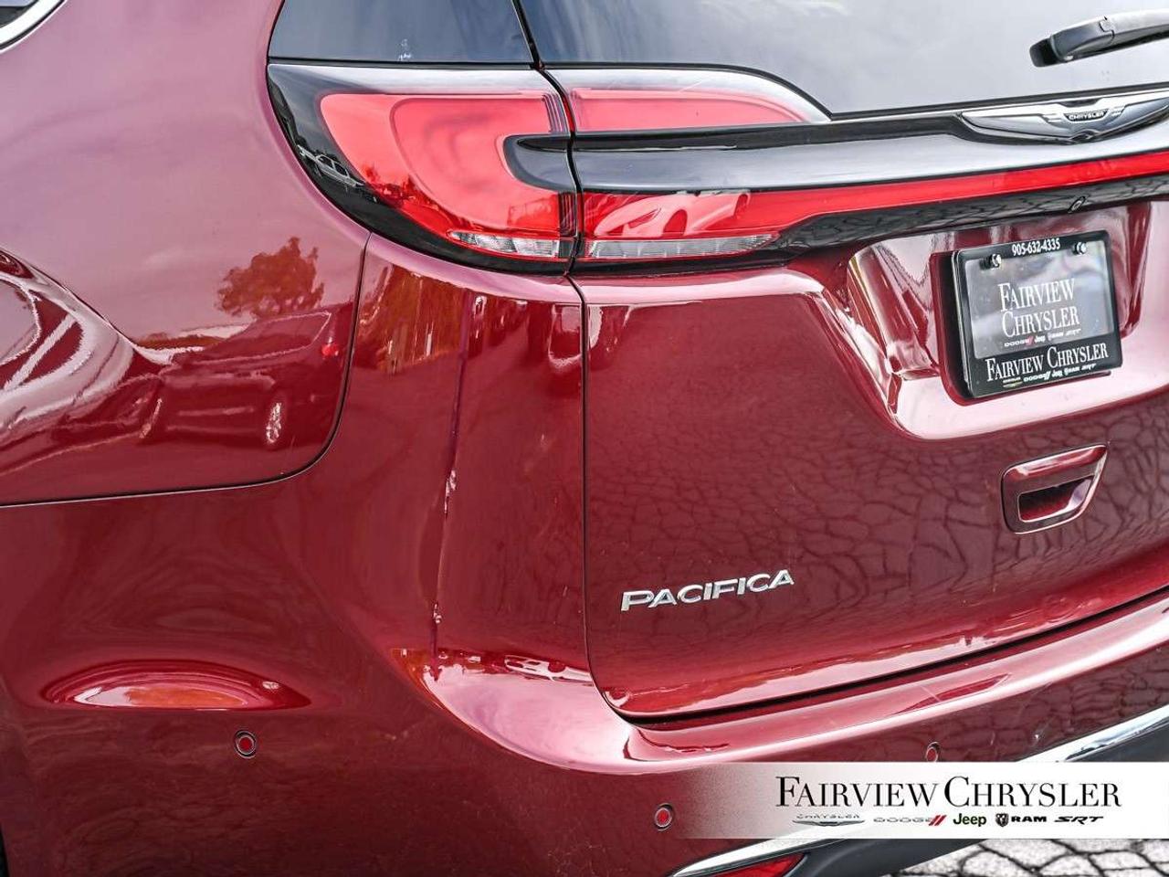 2023 Chrysler Pacifica Limited FWD PANO ROOF   360 CAMERA   CARPLAY   PWR SLIDING DOORS   BLIND SPOT DETECTION Photo