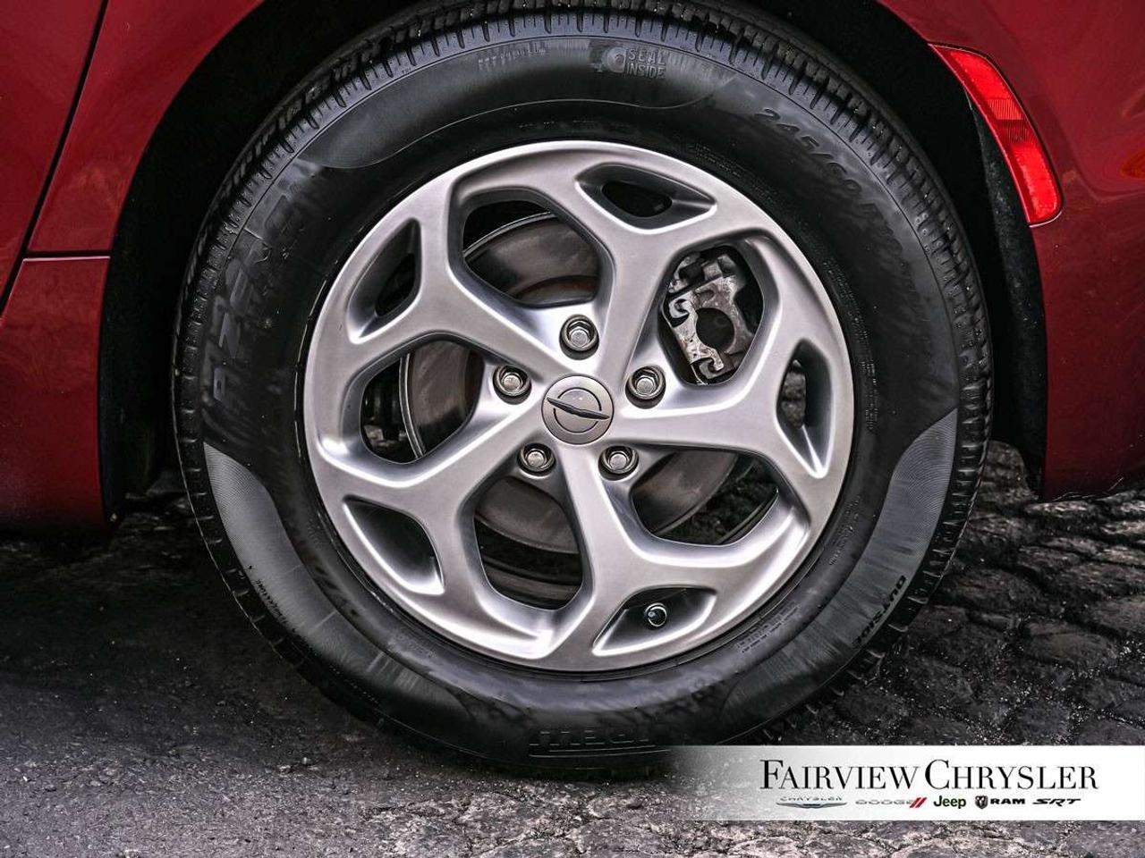 2023 Chrysler Pacifica Limited FWD PANO ROOF   360 CAMERA   CARPLAY   PWR SLIDING DOORS   BLIND SPOT DETECTION Photo