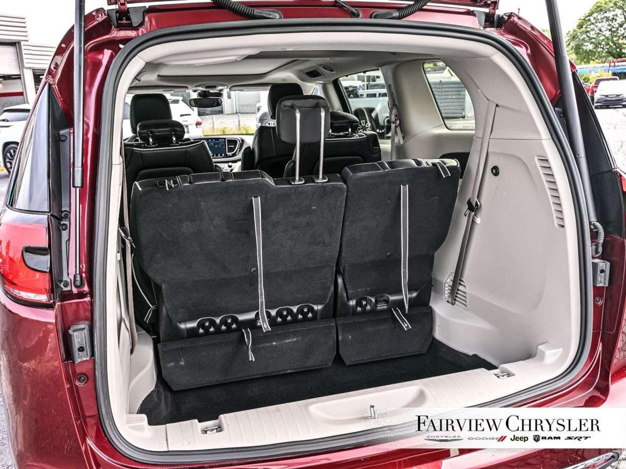 2023 Chrysler Pacifica Limited FWD PANO ROOF   360 CAMERA   CARPLAY   PWR SLIDING DOORS   BLIND SPOT DETECTION Photo