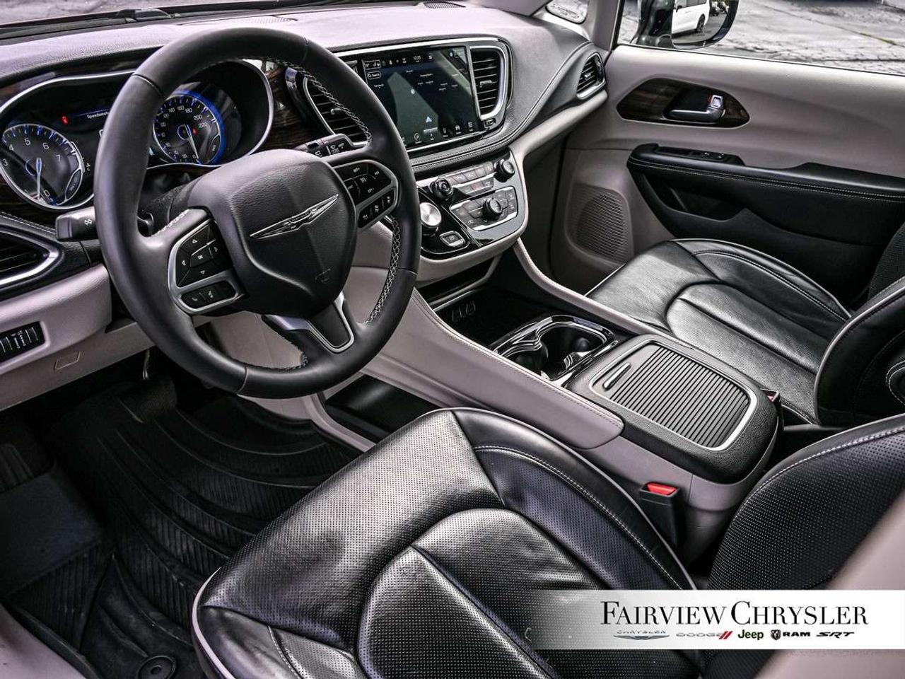 2023 Chrysler Pacifica Limited FWD PANO ROOF   360 CAMERA   CARPLAY   PWR SLIDING DOORS   BLIND SPOT DETECTION Photo
