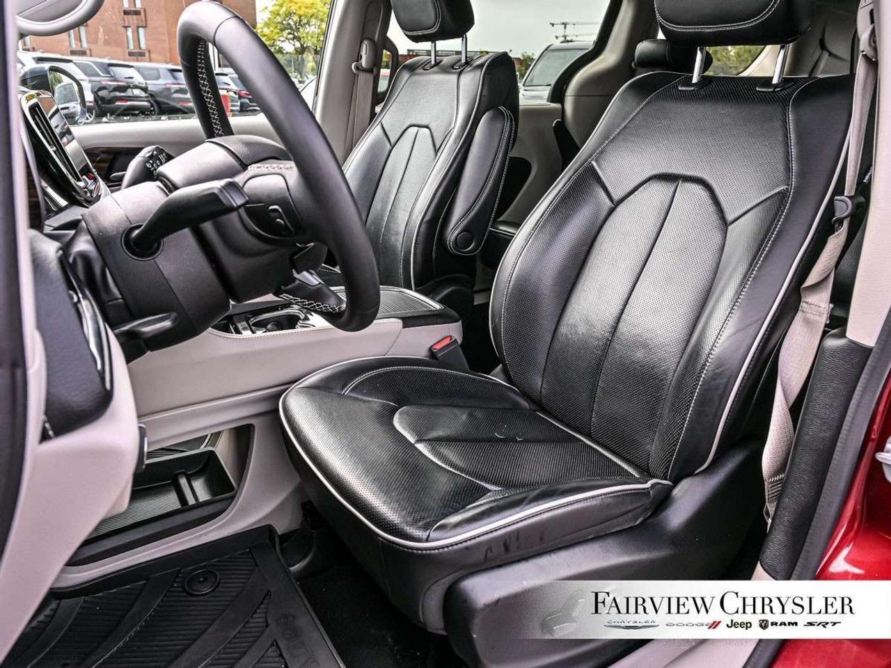 2023 Chrysler Pacifica Limited FWD PANO ROOF   360 CAMERA   CARPLAY   PWR SLIDING DOORS   BLIND SPOT DETECTION Photo