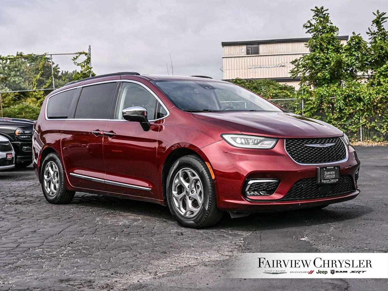 2023 Chrysler Pacifica Limited FWD PANO ROOF   360 CAMERA   CARPLAY   PWR SLIDING DOORS   BLIND SPOT DETECTION Photo