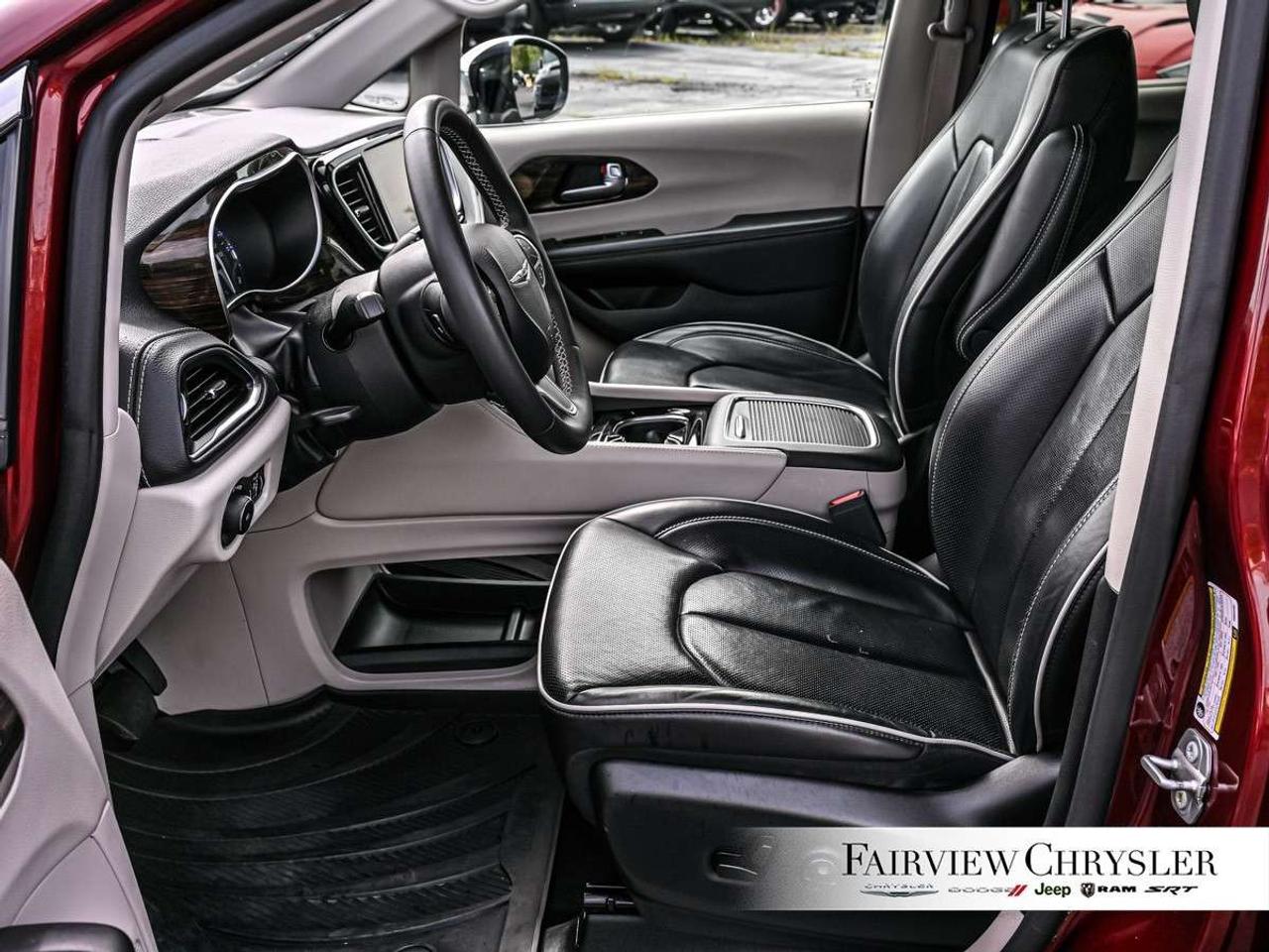 2023 Chrysler Pacifica Limited FWD PANO ROOF   360 CAMERA   CARPLAY   PWR SLIDING DOORS   BLIND SPOT DETECTION Photo