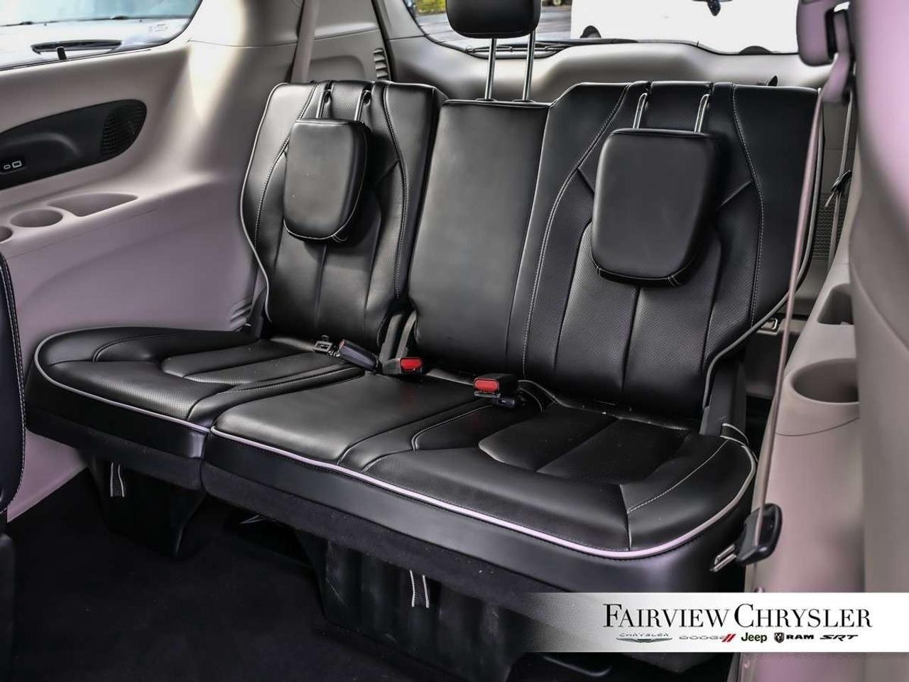 2023 Chrysler Pacifica Limited FWD PANO ROOF   360 CAMERA   CARPLAY   PWR SLIDING DOORS   BLIND SPOT DETECTION Photo