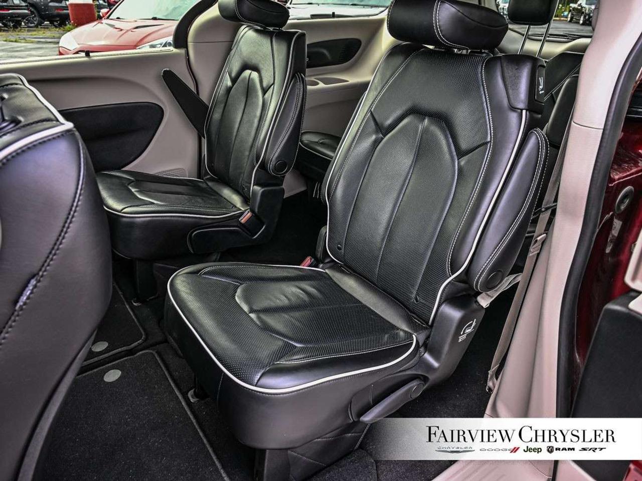2023 Chrysler Pacifica Limited FWD PANO ROOF   360 CAMERA   CARPLAY   PWR SLIDING DOORS   BLIND SPOT DETECTION Photo