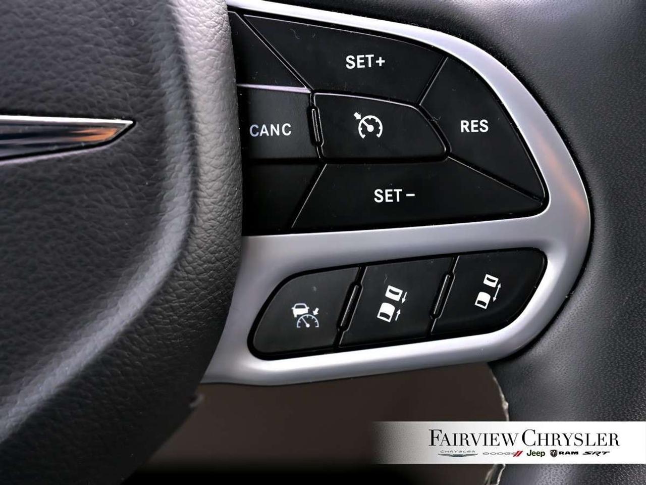 2023 Chrysler Pacifica Limited FWD PANO ROOF   360 CAMERA   CARPLAY   PWR SLIDING DOORS   BLIND SPOT DETECTION Photo
