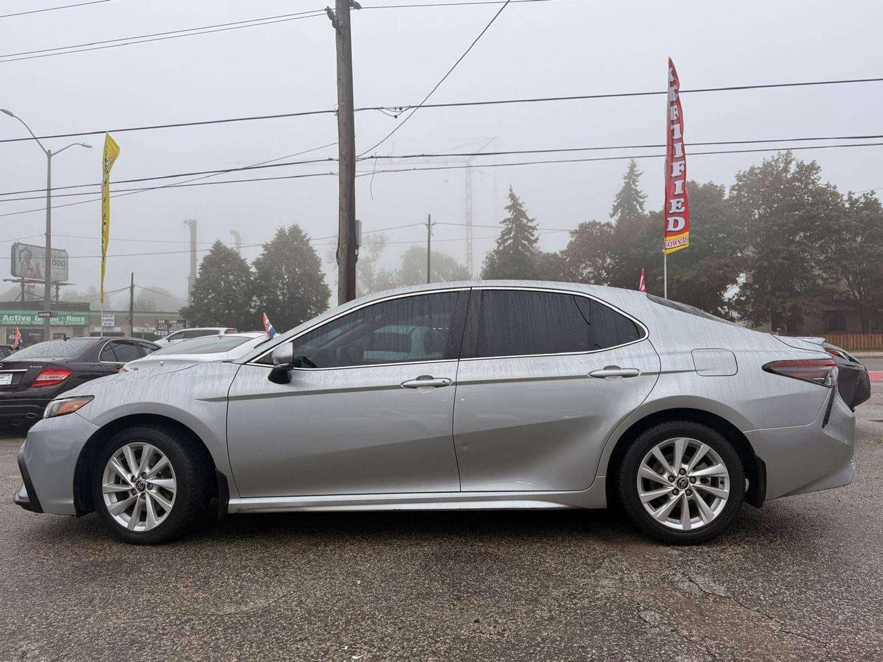 2021 Toyota Camry SE Auto Photo3