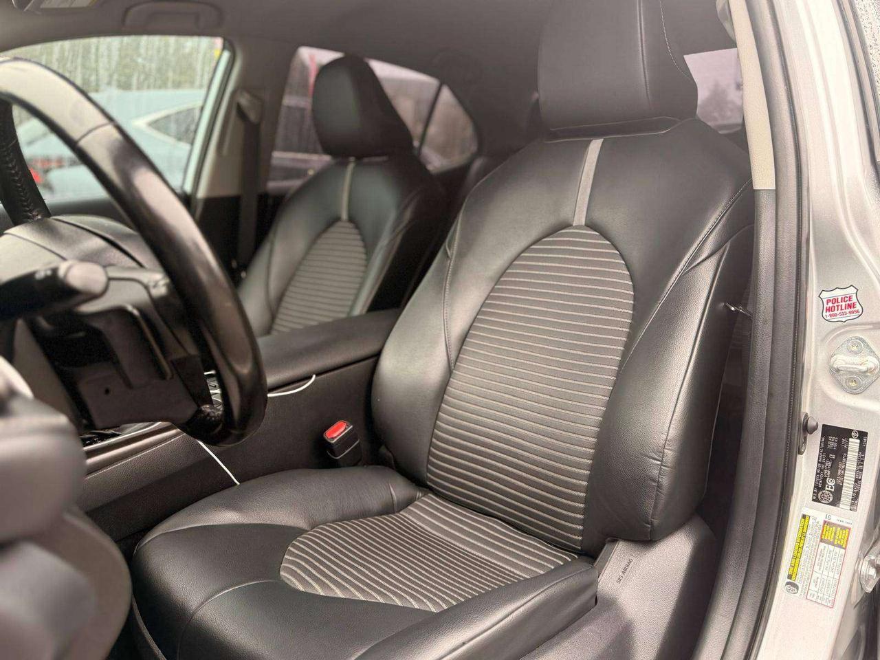 2021 Toyota Camry SE Auto Photo2