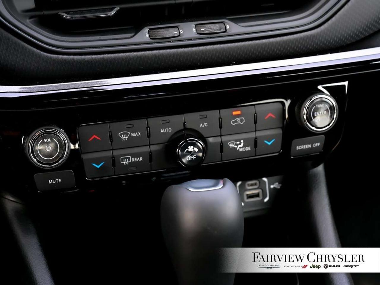 2026 Jeep Compass Limited 4x4 ALTITUDE PKG   BLIND SPOT   LEATHER   CARPLAY   ADAPTIVE CRUISE   BACK UP CAMERA Photo