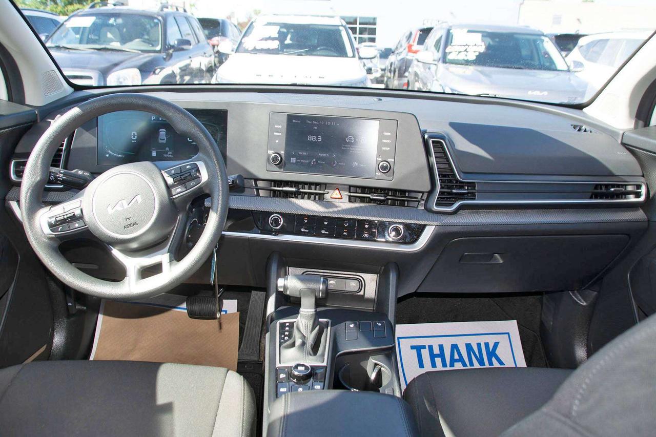 2023 Kia Sportage LX Photo3