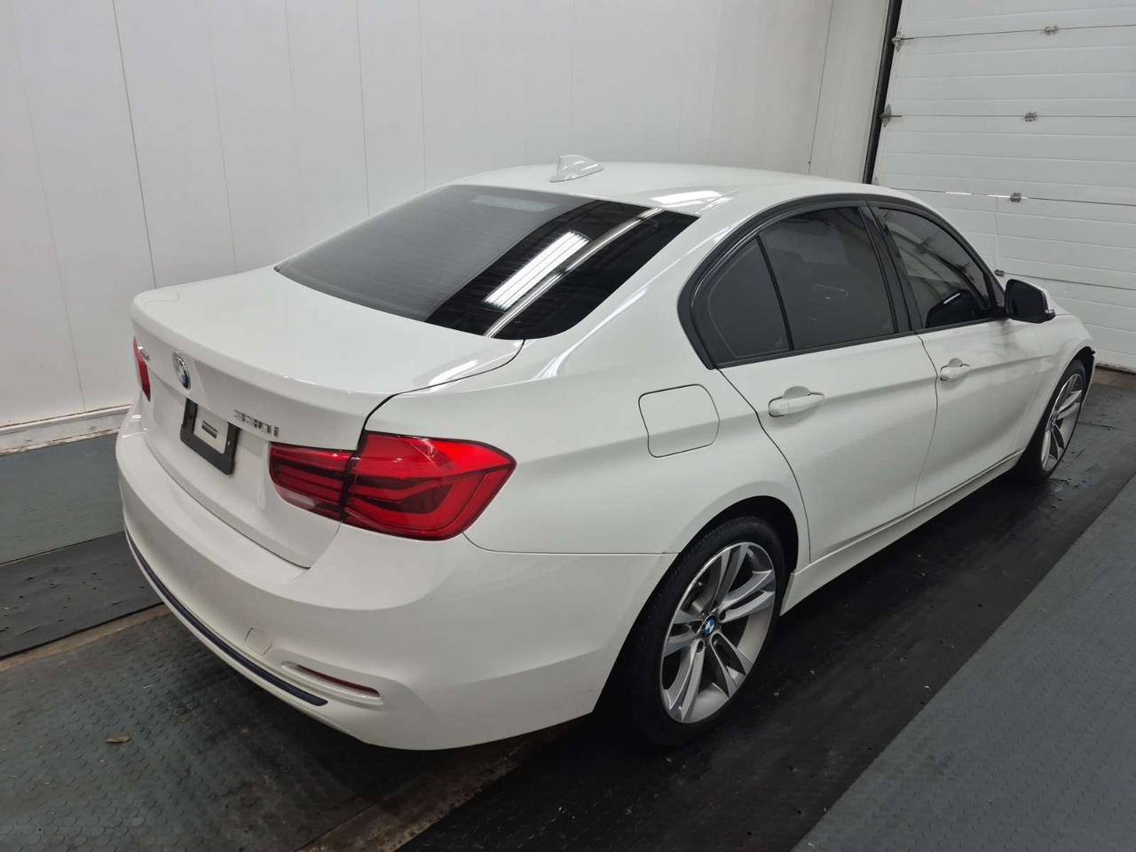2018 BMW 3 Series 330i xDrive Sedan South Africa Photo