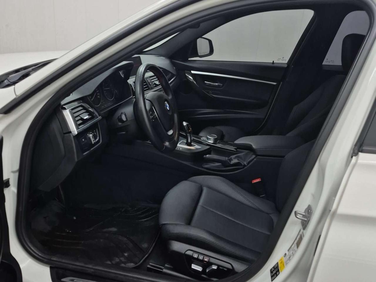 2018 BMW 3 Series 330i xDrive Sedan South Africa Photo1