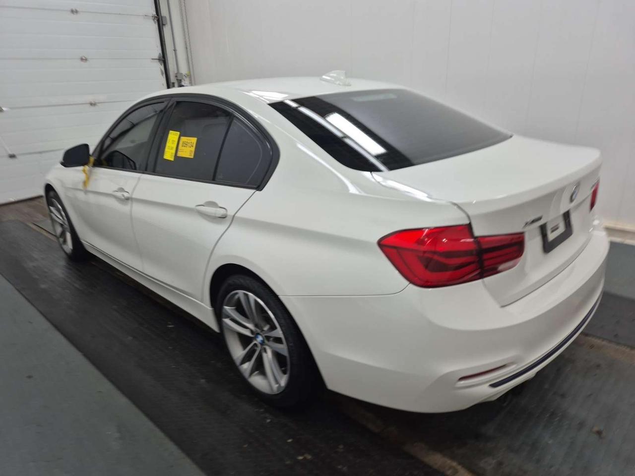 2018 BMW 3 Series 330i xDrive Sedan South Africa Photo2