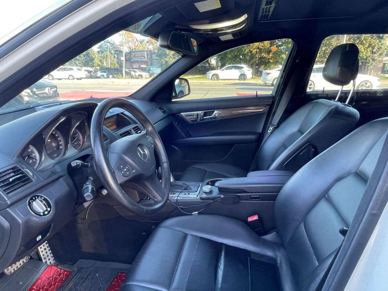 2009 Mercedes-Benz C-Class 4dr Sdn 3.5L 4MATIC Photo3