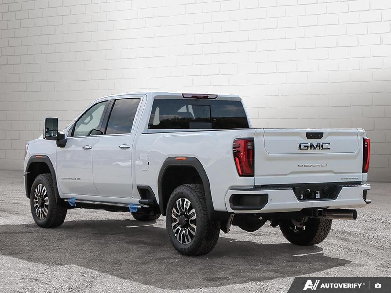 2026 GMC SIERRA 2500HD Crew Cab Standard Box 4-Wheel Drive Denali Ultimate Photo