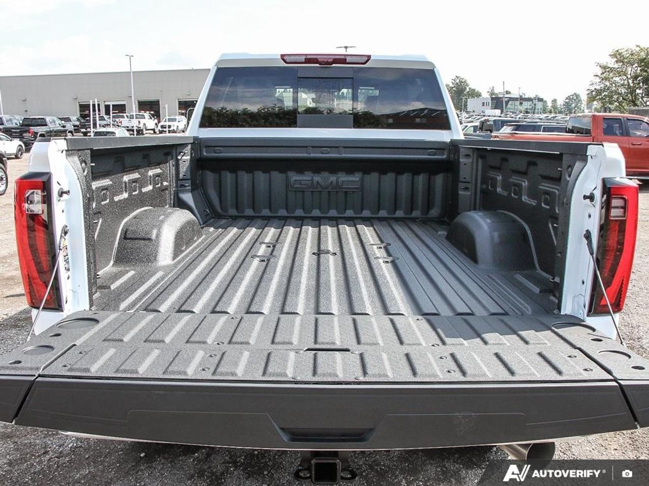 2026 GMC SIERRA 2500HD Crew Cab Standard Box 4-Wheel Drive Denali Ultimate Photo