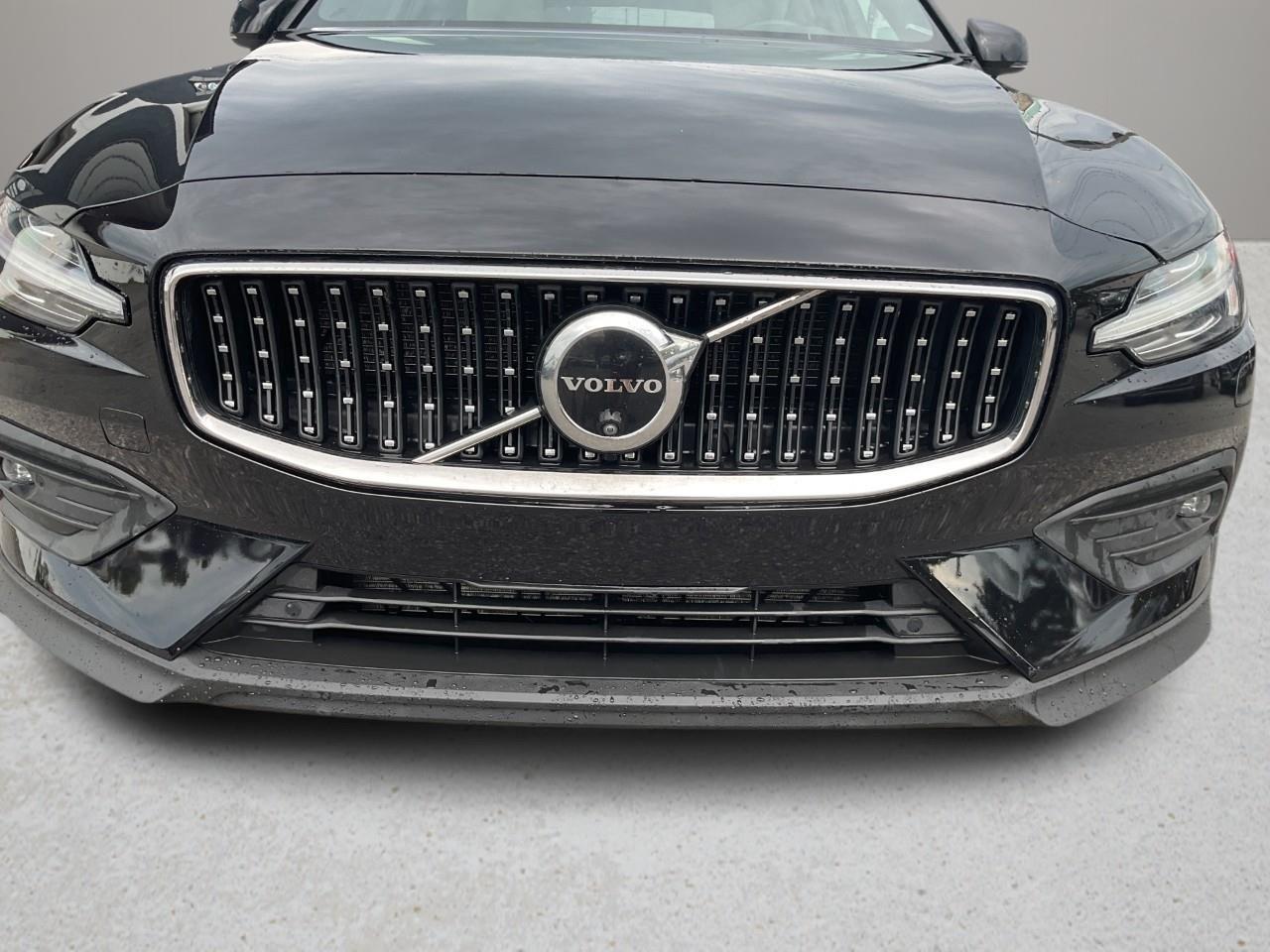 2024 Volvo V60 Cross Country B5 Ultimate 4dr All-Wheel Drive Wagon Photo