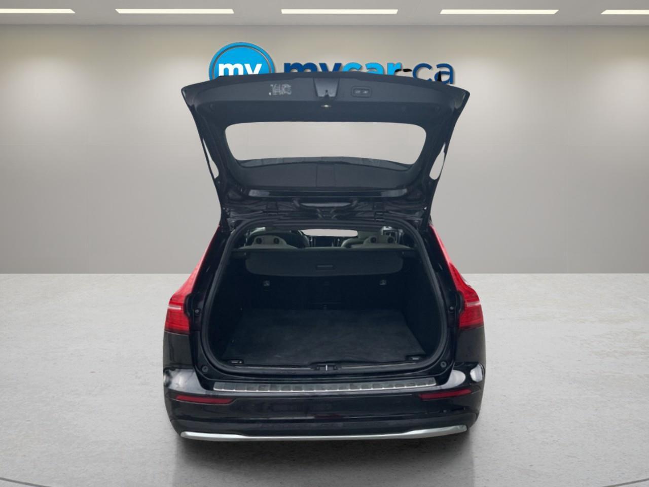 2024 Volvo V60 Cross Country B5 Ultimate 4dr All-Wheel Drive Wagon Photo
