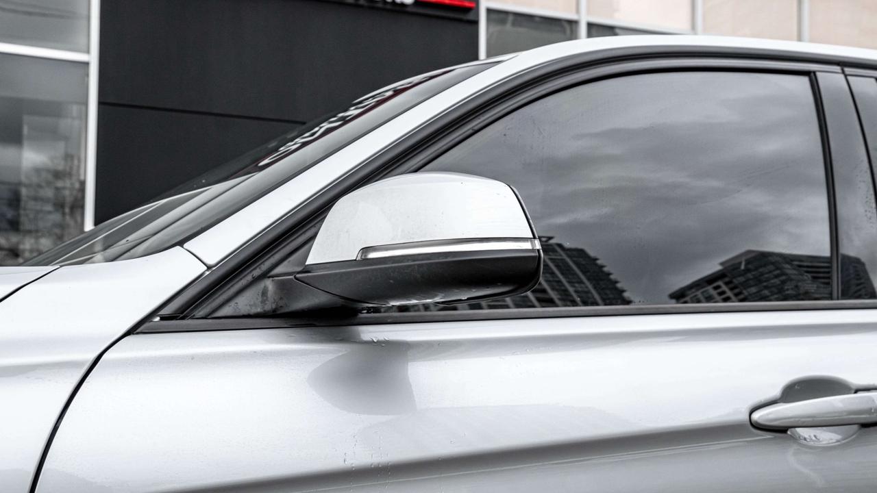 2018 BMW 3 Series 330i xDrive Sedan Photo