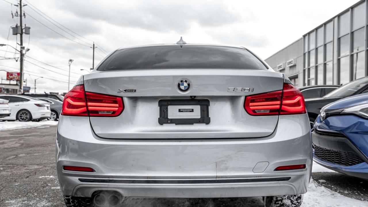 2018 BMW 3 Series 330i xDrive Sedan Photo