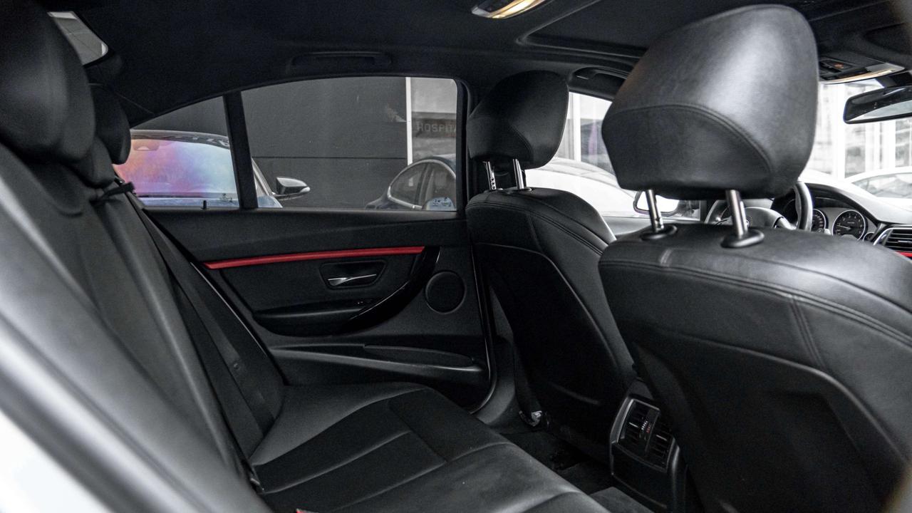 2018 BMW 3 Series 330i xDrive Sedan Photo