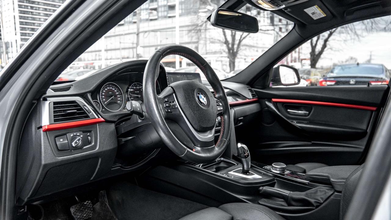 2018 BMW 3 Series 330i xDrive Sedan Photo