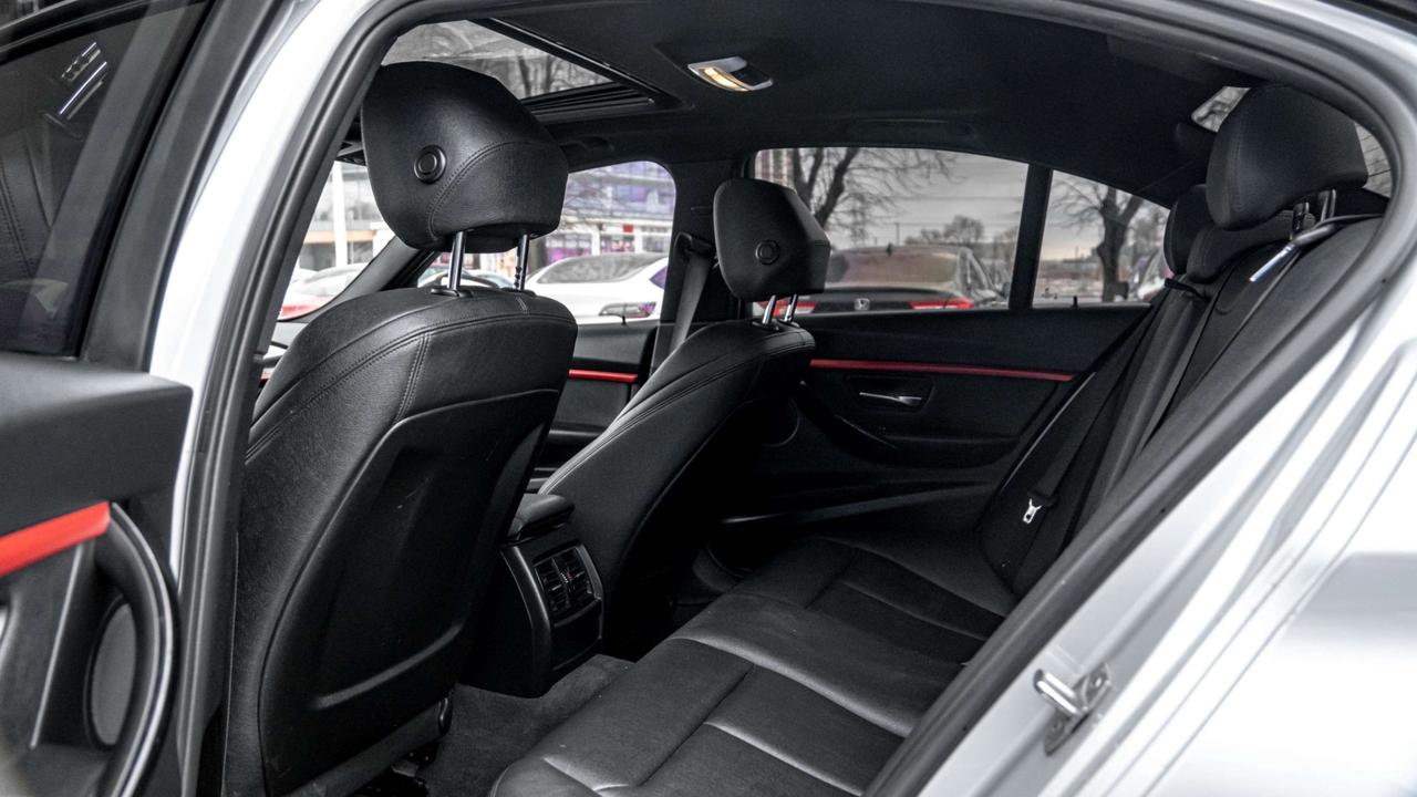 2018 BMW 3 Series 330i xDrive Sedan Photo