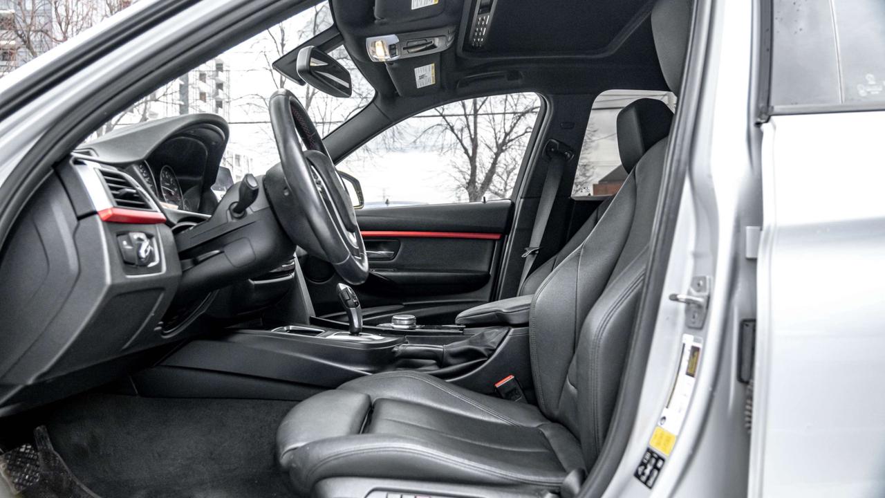 2018 BMW 3 Series 330i xDrive Sedan Photo