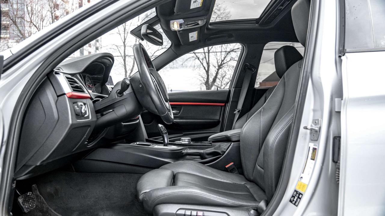2018 BMW 3 Series 330i xDrive Sedan Photo