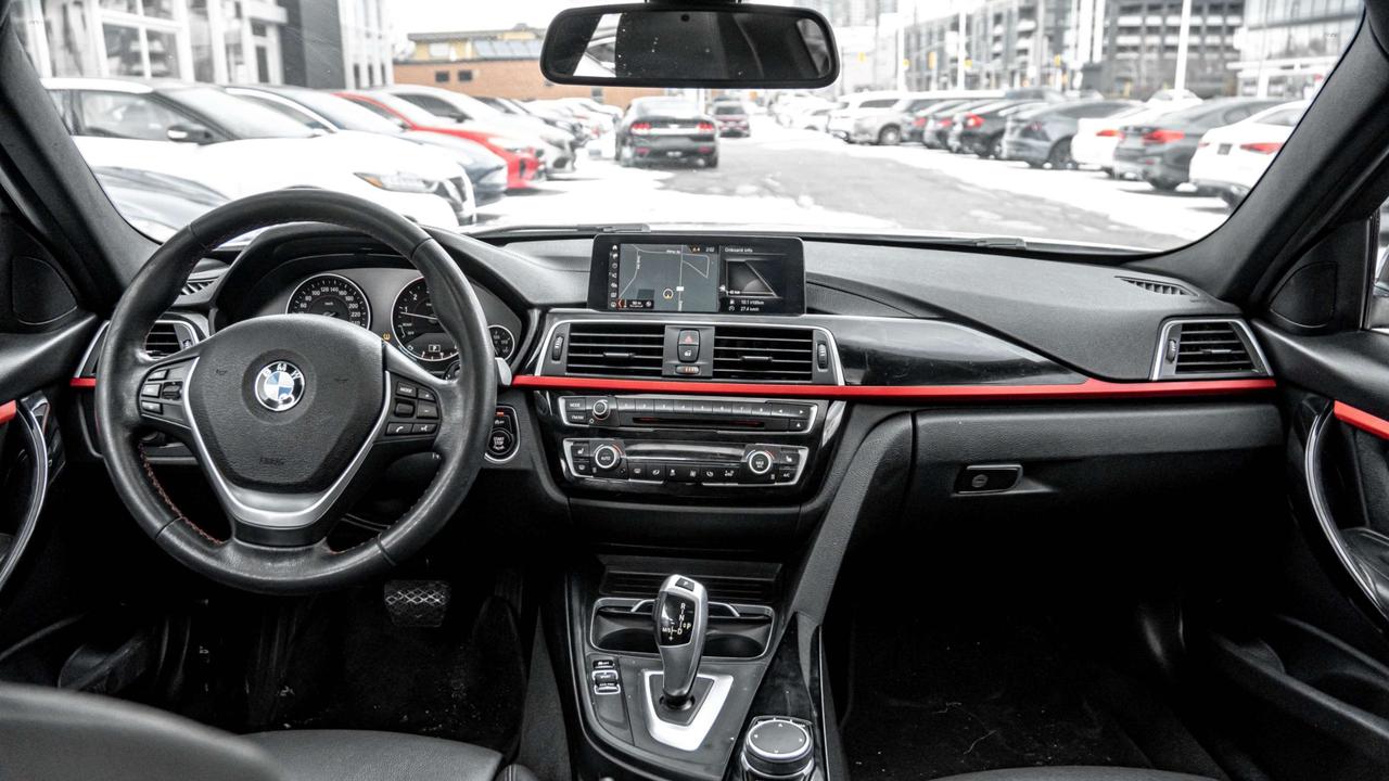2018 BMW 3 Series 330i xDrive Sedan Photo