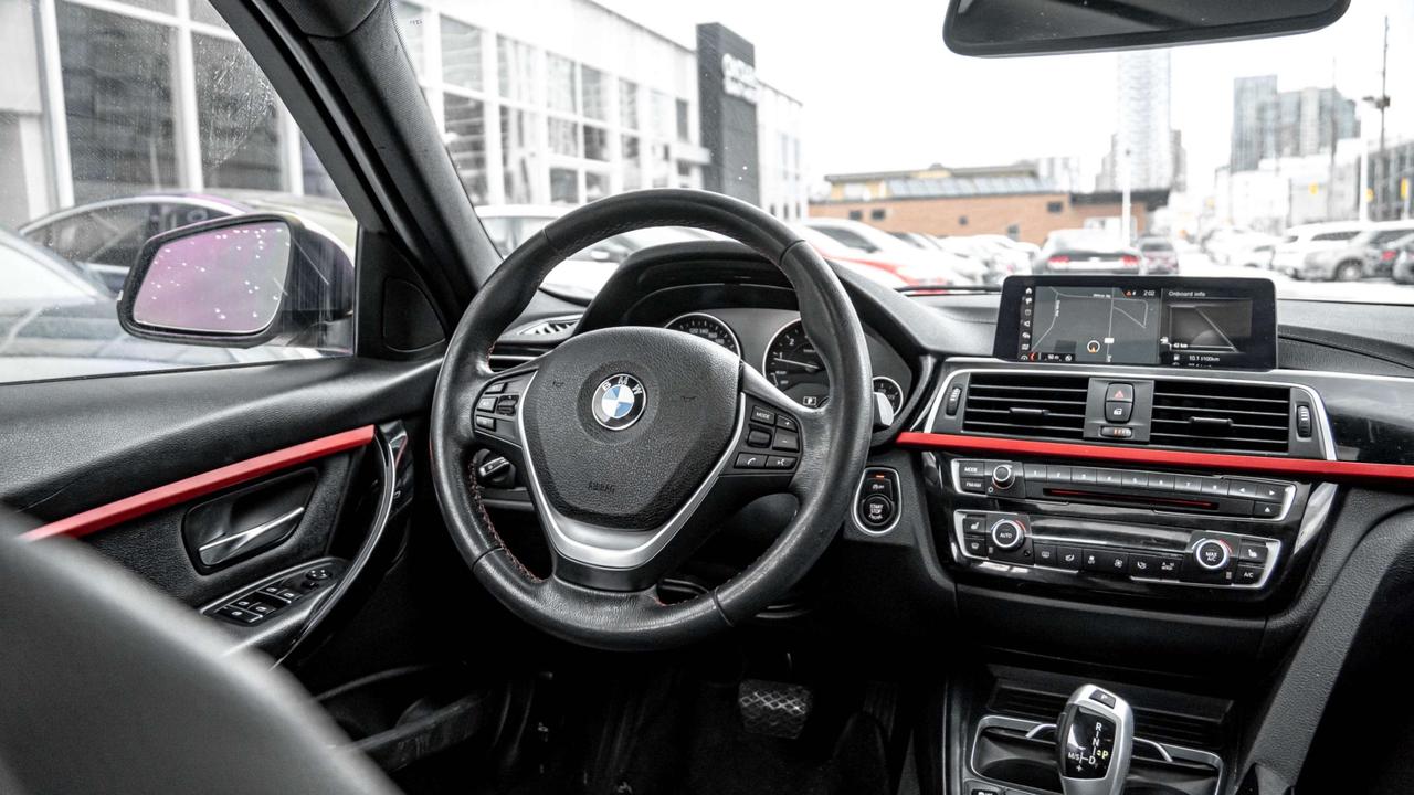 2018 BMW 3 Series 330i xDrive Sedan Photo