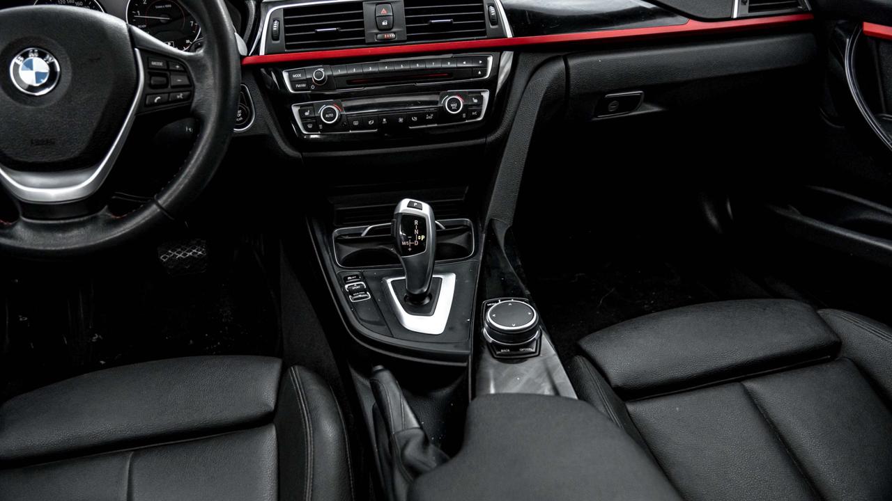 2018 BMW 3 Series 330i xDrive Sedan Photo