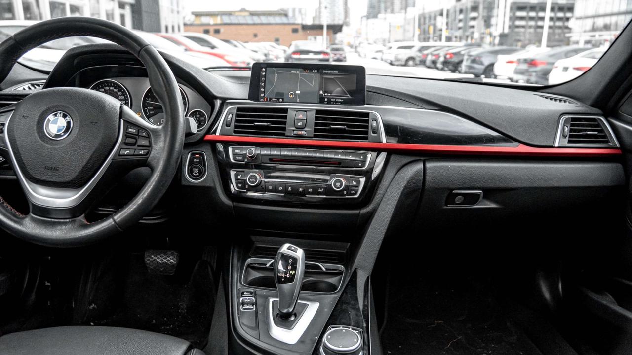 2018 BMW 3 Series 330i xDrive Sedan Photo