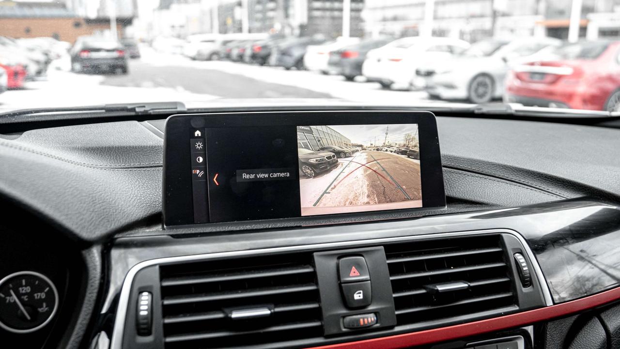 2018 BMW 3 Series 330i xDrive Sedan Photo