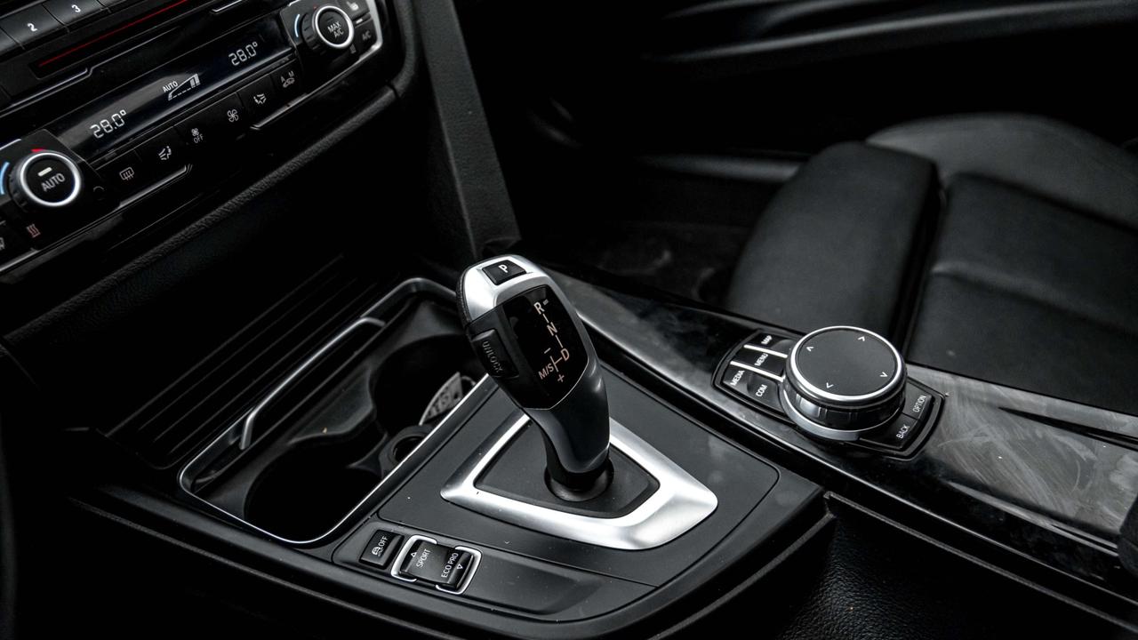 2018 BMW 3 Series 330i xDrive Sedan Photo