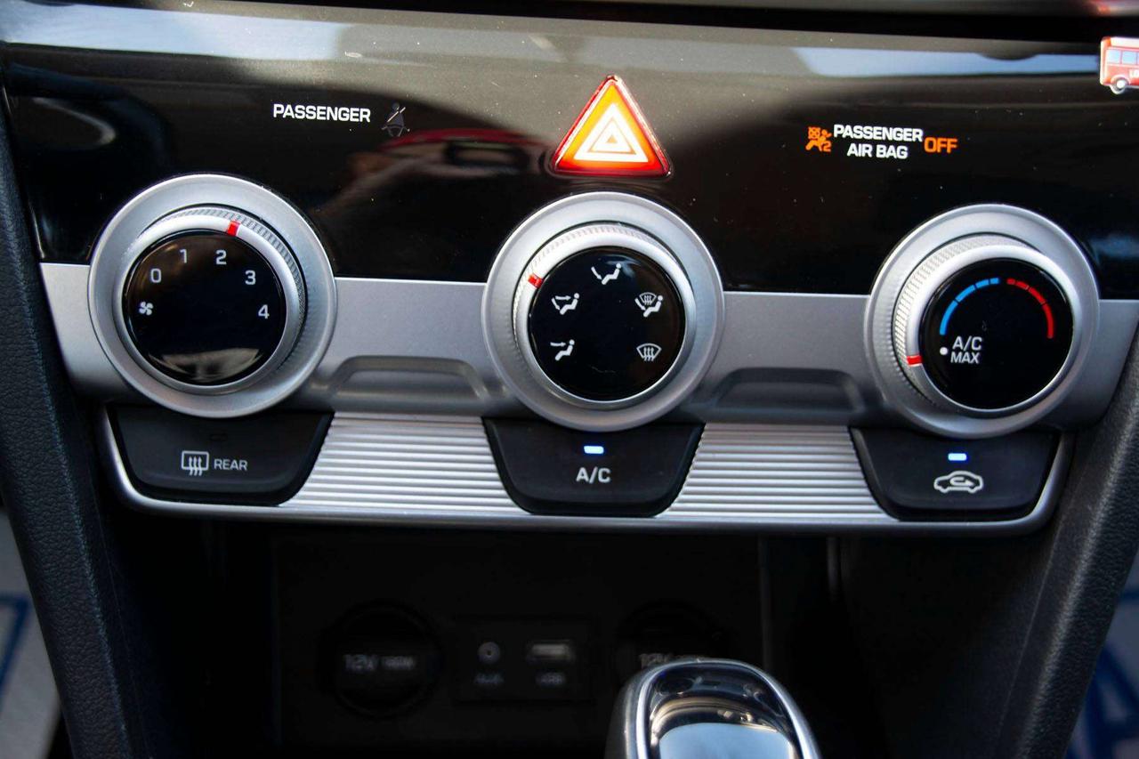 2019 Hyundai Elantra Preferred Photo