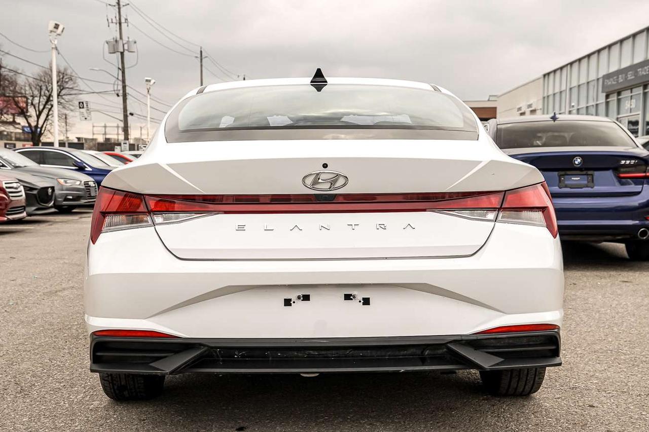 2022 Hyundai Elantra Preferred IVT Photo