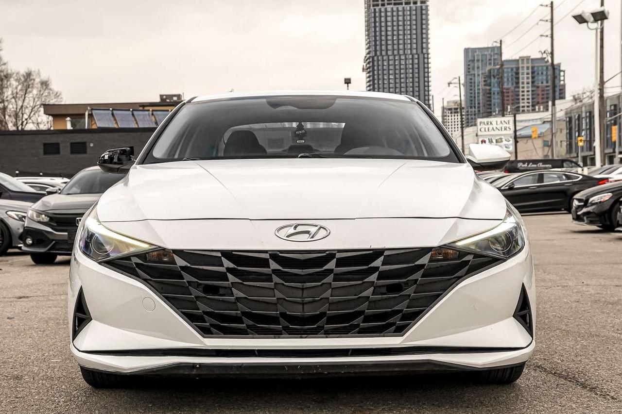 2022 Hyundai Elantra Preferred IVT Photo2