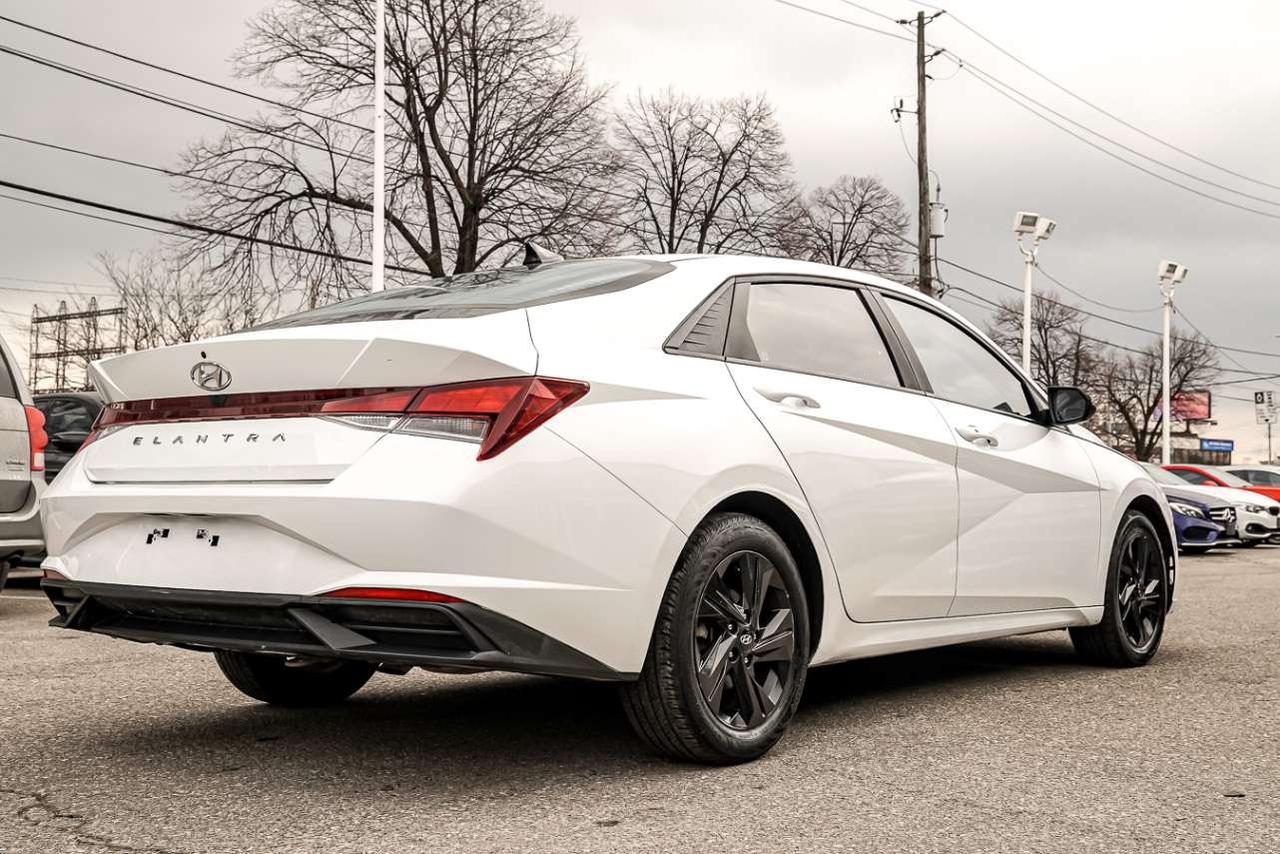 2022 Hyundai Elantra Preferred IVT Photo