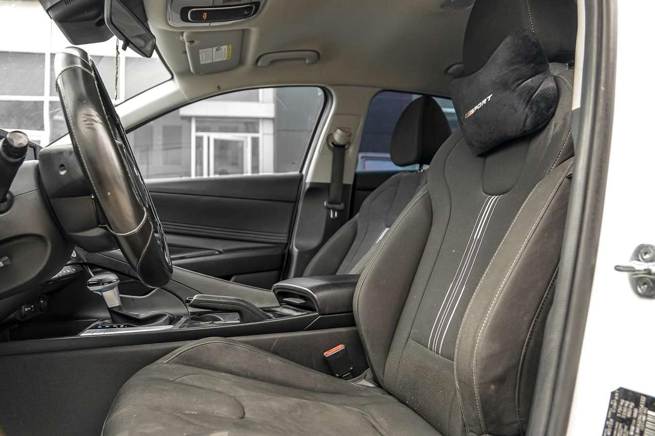 2022 Hyundai Elantra Preferred IVT Photo