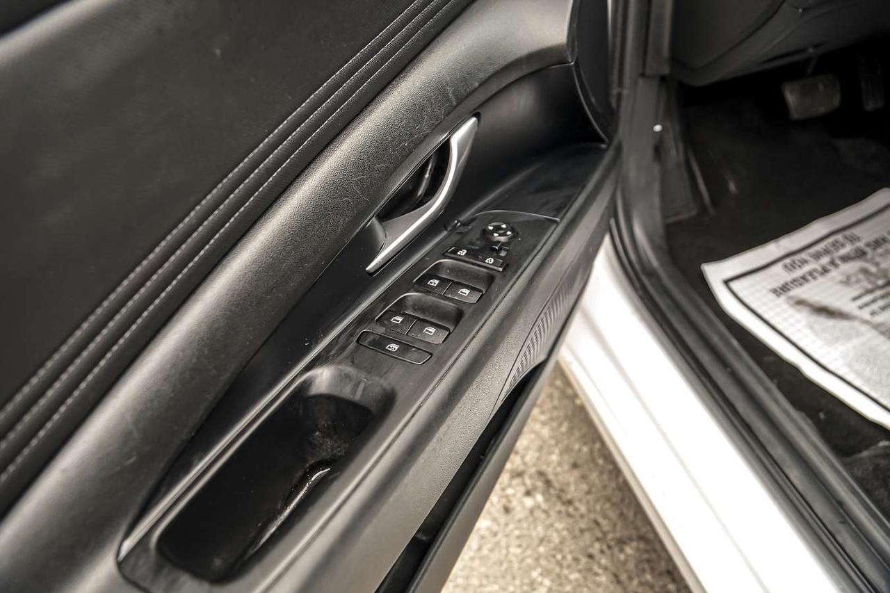 2022 Hyundai Elantra Preferred IVT Photo