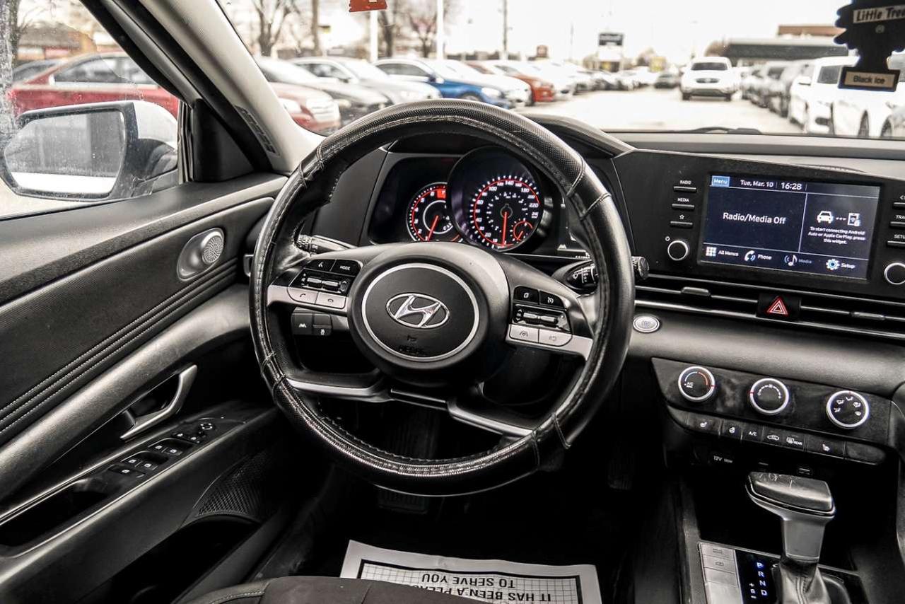 2022 Hyundai Elantra Preferred IVT Photo