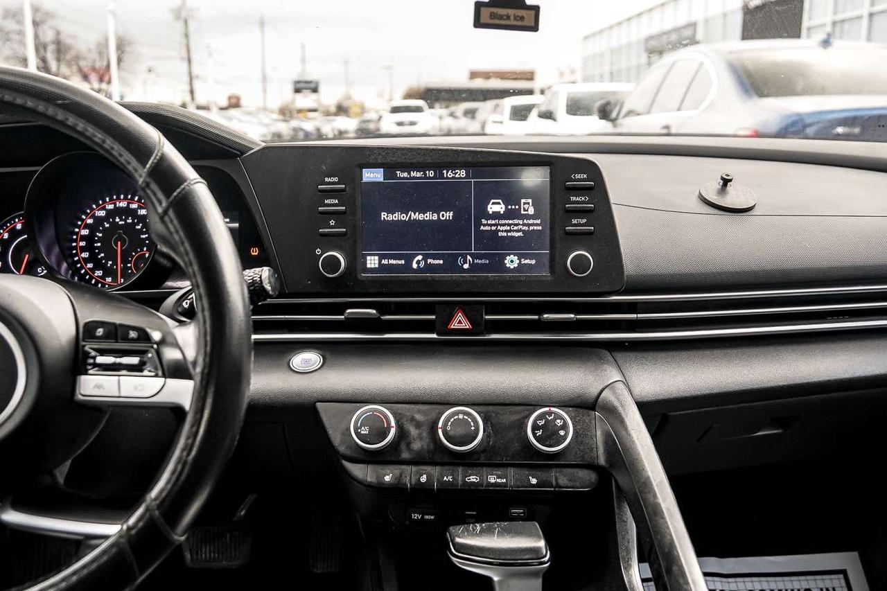 2022 Hyundai Elantra Preferred IVT Photo