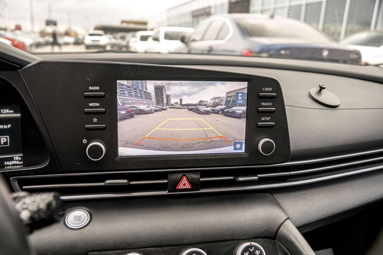 2022 Hyundai Elantra Preferred IVT Photo