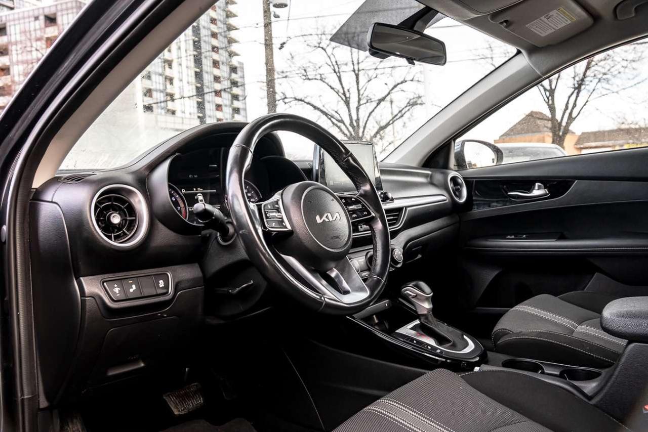 2022 Kia Forte EX IVT Photo