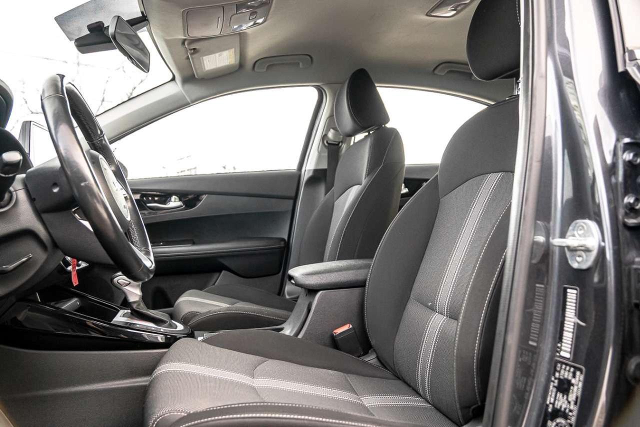 2022 Kia Forte EX IVT Photo
