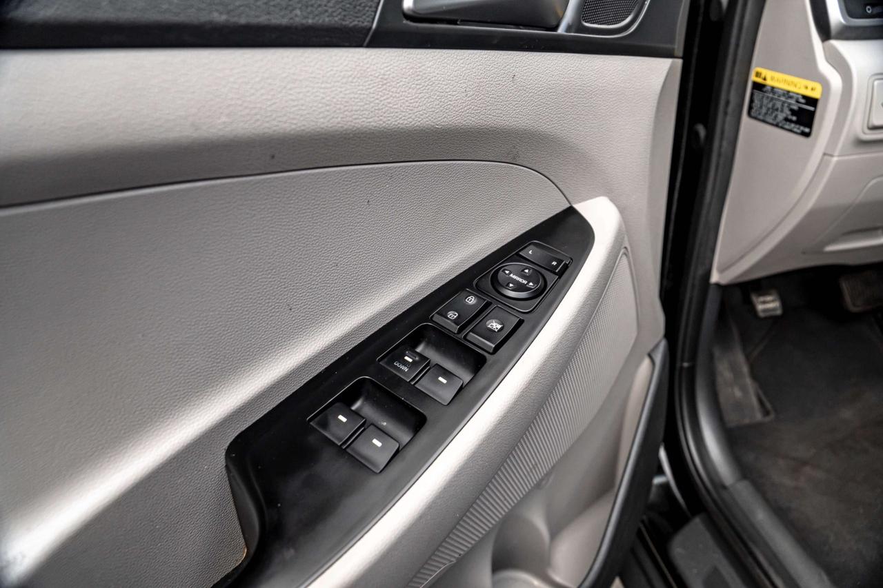 2016 Hyundai Tucson FWD 4DR 2.0L Photo